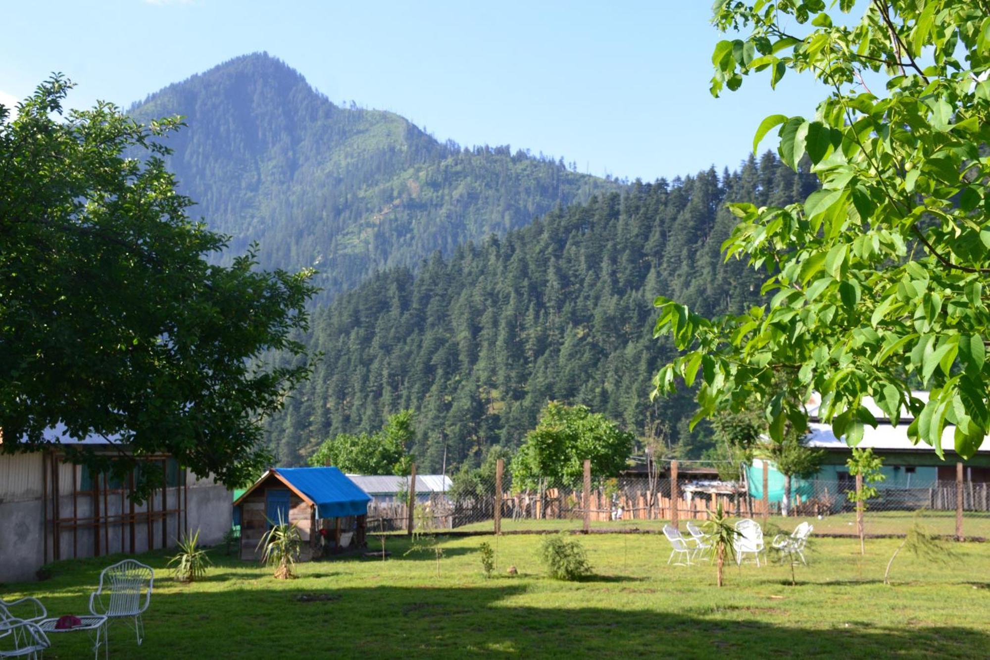West End Lodges Neelum Eksteriør billede
